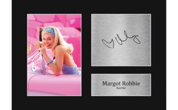 Margot Robbie Autograph