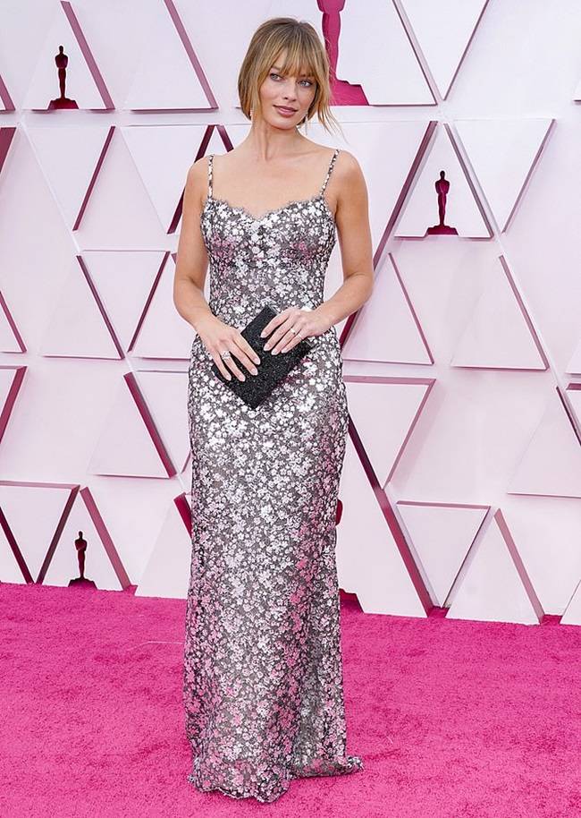 Margot Robbie Awards 2021 Nominations, Red Carpet Looks & Career Highlights